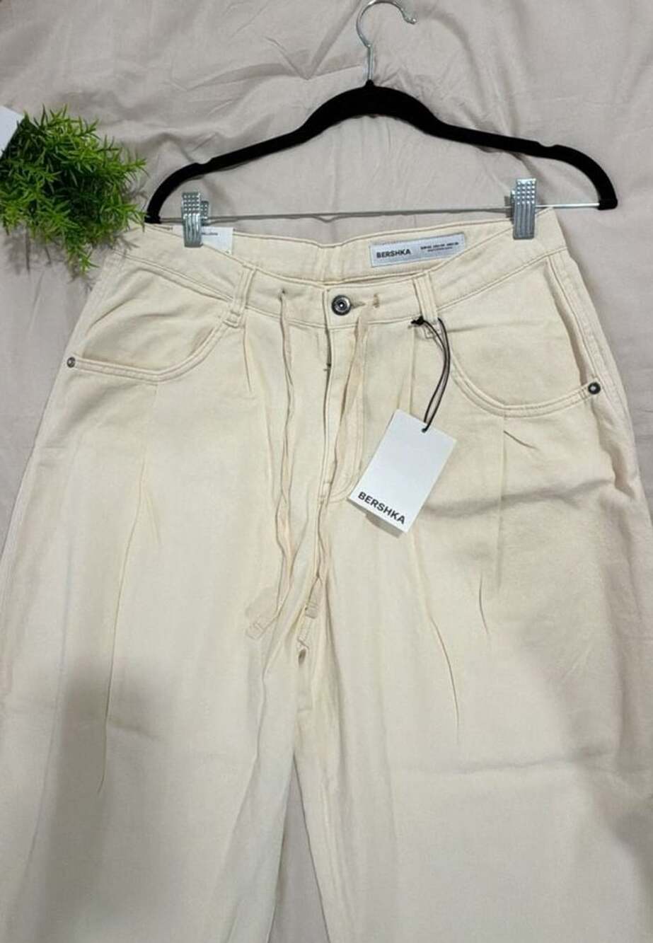 Bershka Baggy Balloon Ecru Jeans Size EUR 40 USA 08